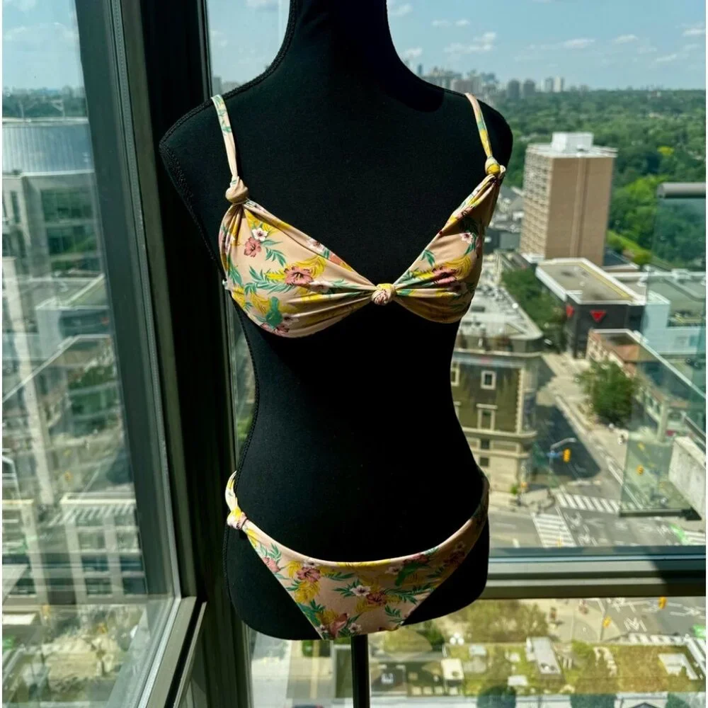 🆕 LOVE & LEMONS 🧿 NWOT Antigua Knot Thong Bikini Set - Size Small